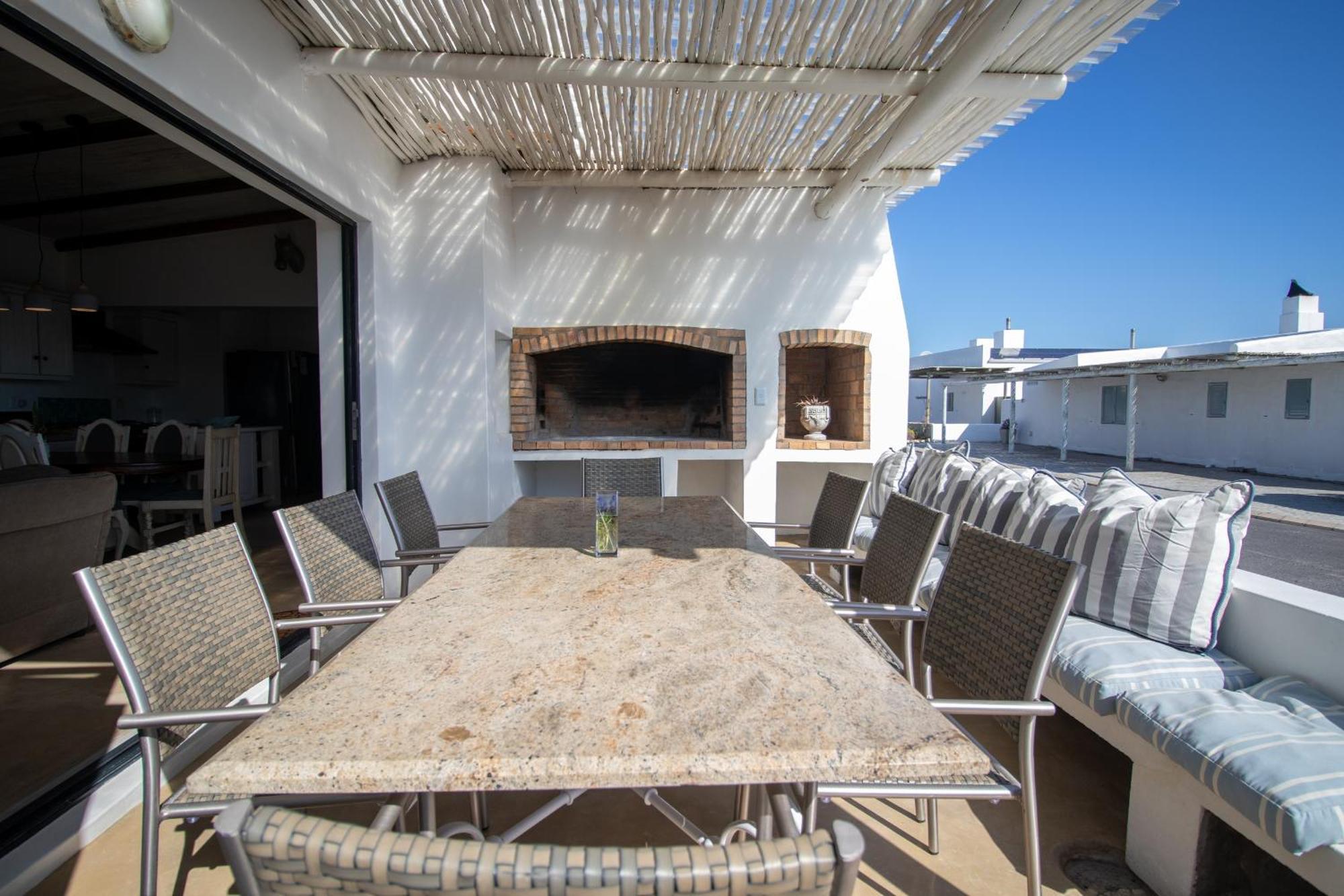Over The Moon Paternoster Buitenkant foto